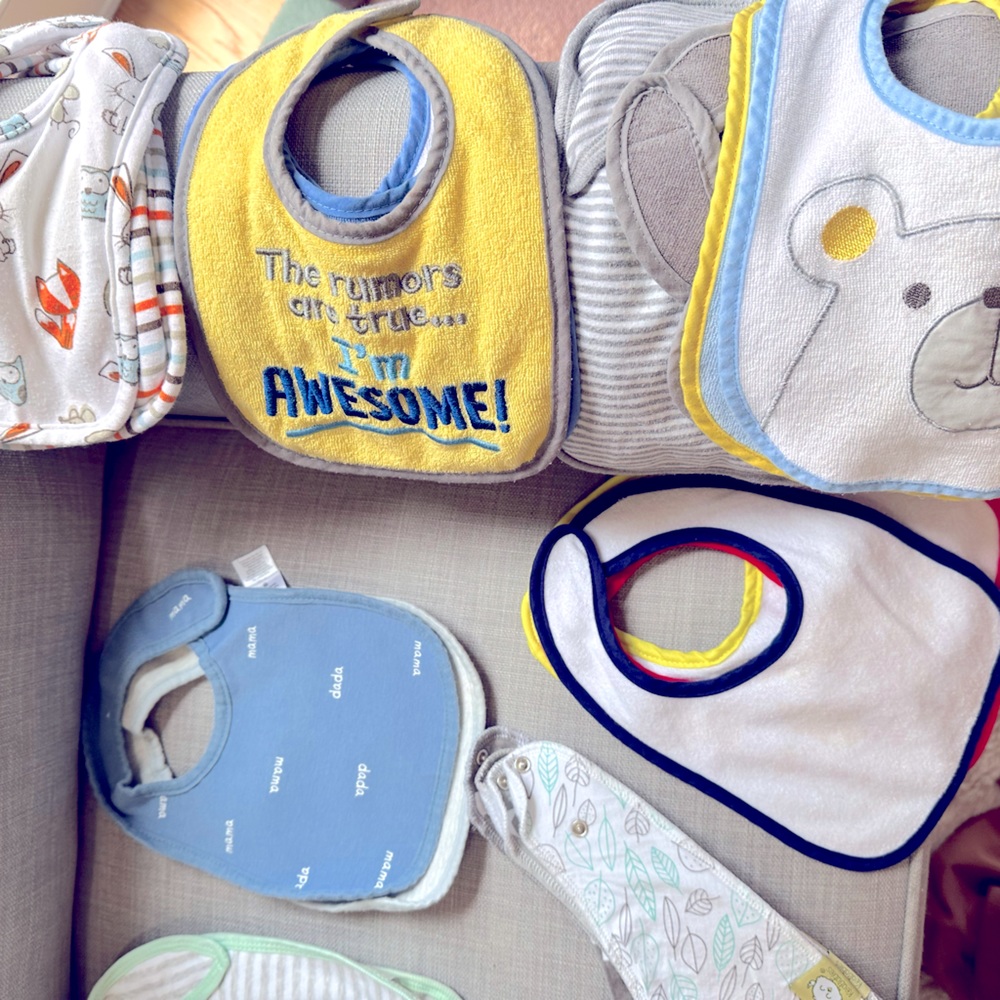 FREE gift| Bundle of 29 bibs | infant-toddler | EUC | a few never used